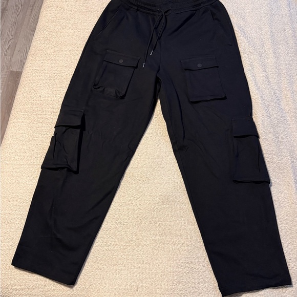ALO Yoga Black Cargo Pants Utility Style
